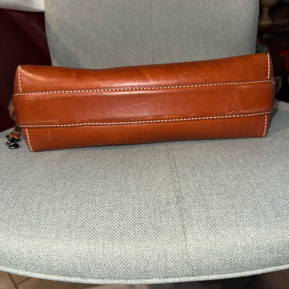 Florentine Toscana leather crossbody saddle bag - Picture 8 of 12